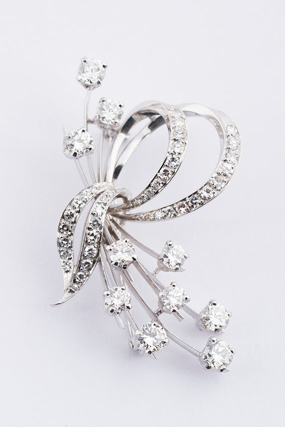 Wit gouden broche met briljanten