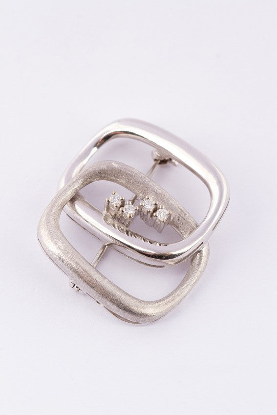 White gold brooch with 4 diamonds