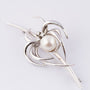 White gold brooch with cultured pearl and 3 brilliant-cut diamonds