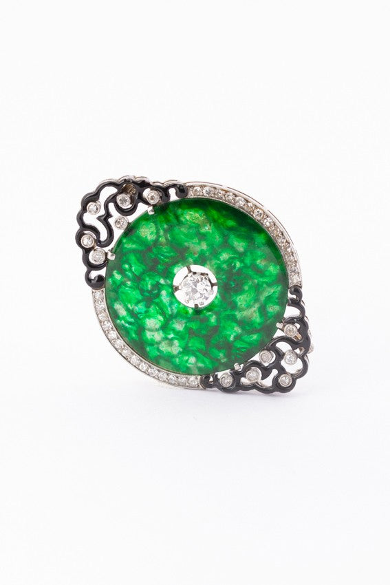White gold brooch with a brilliant, diamonds, jade and enamel