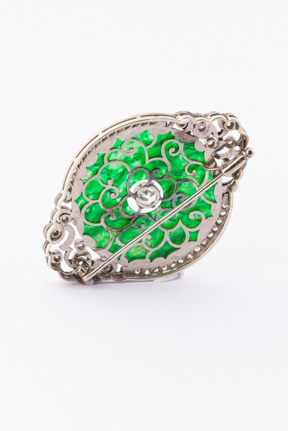 White gold brooch with a brilliant, diamonds, jade and enamel