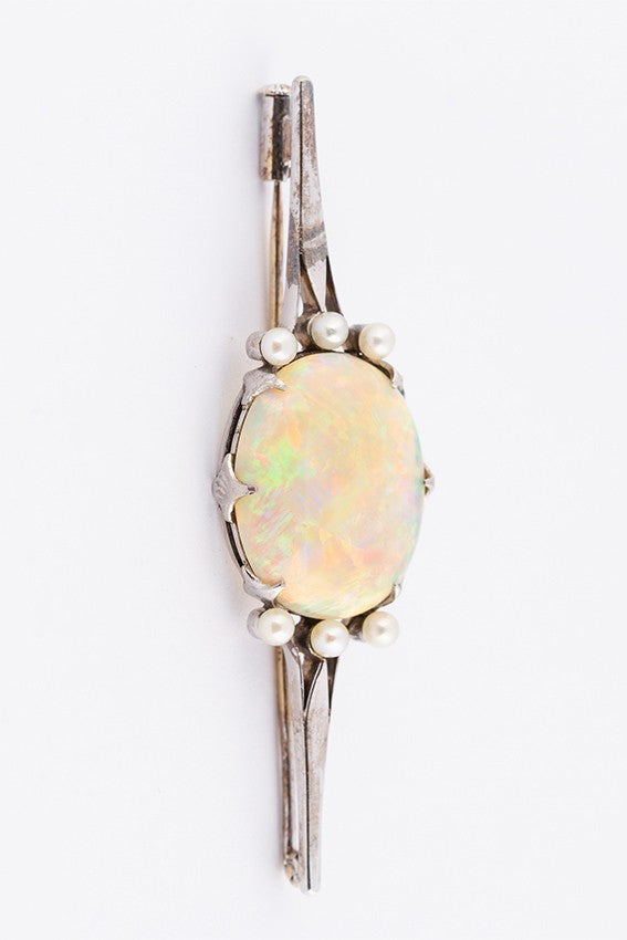 Wit gouden speld met opaal en parels