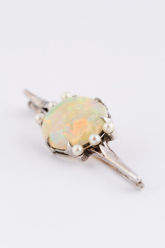 Wit gouden speld met opaal en parels