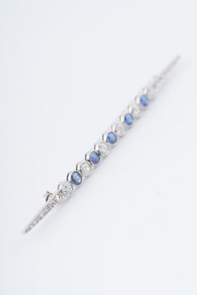 White gold brooch with sapphires, old-cut brilliants and rose-cut diamonds rose-cut diamonds