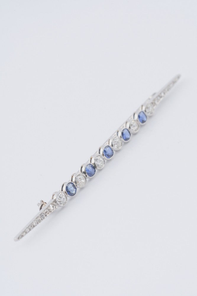 White gold brooch with sapphires, old-cut brilliants and rose-cut diamonds rose-cut diamonds