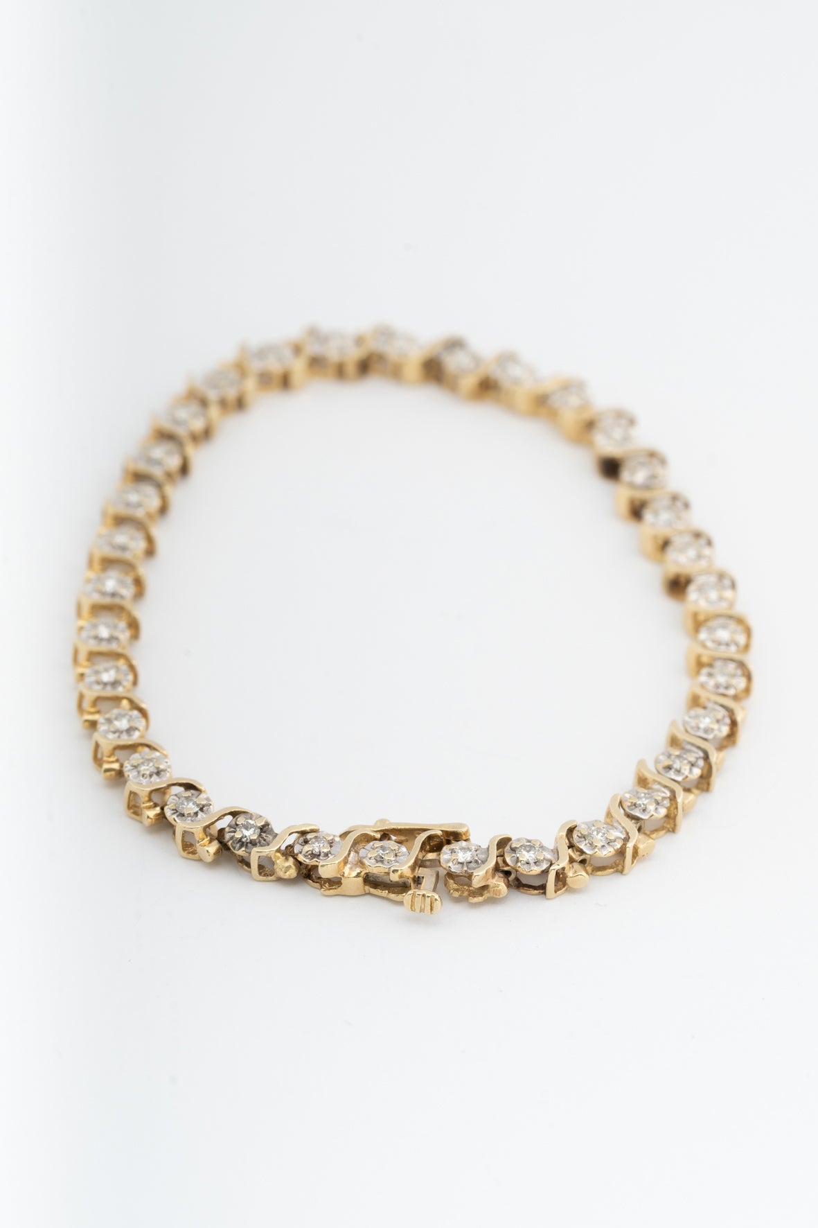 Yellow gold tennis link bracelet with brilliant-cut diamonds