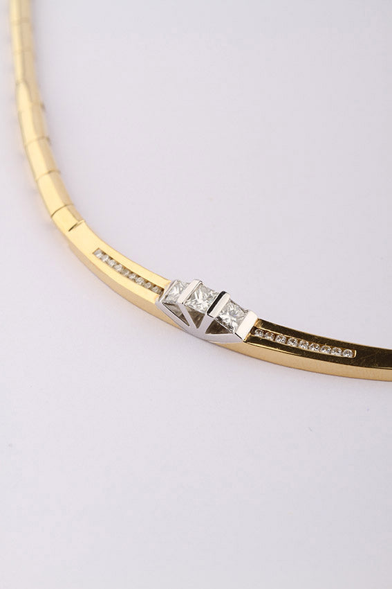 18 carat gold necklace with brilliant