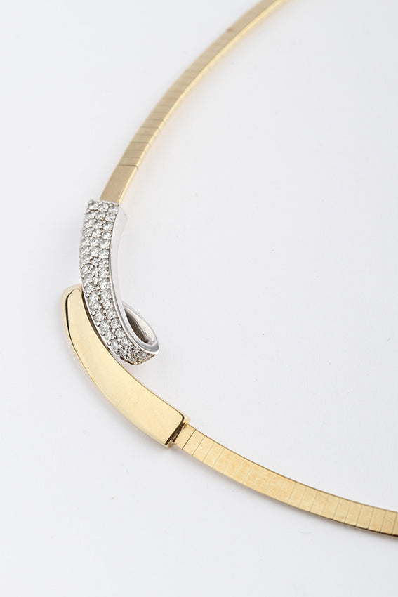Gouden omega collier met briljant
