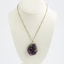 Amethist bloem hanger aan gouden collier