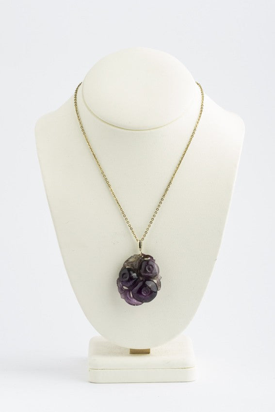 Amethist bloem hanger aan gouden collier