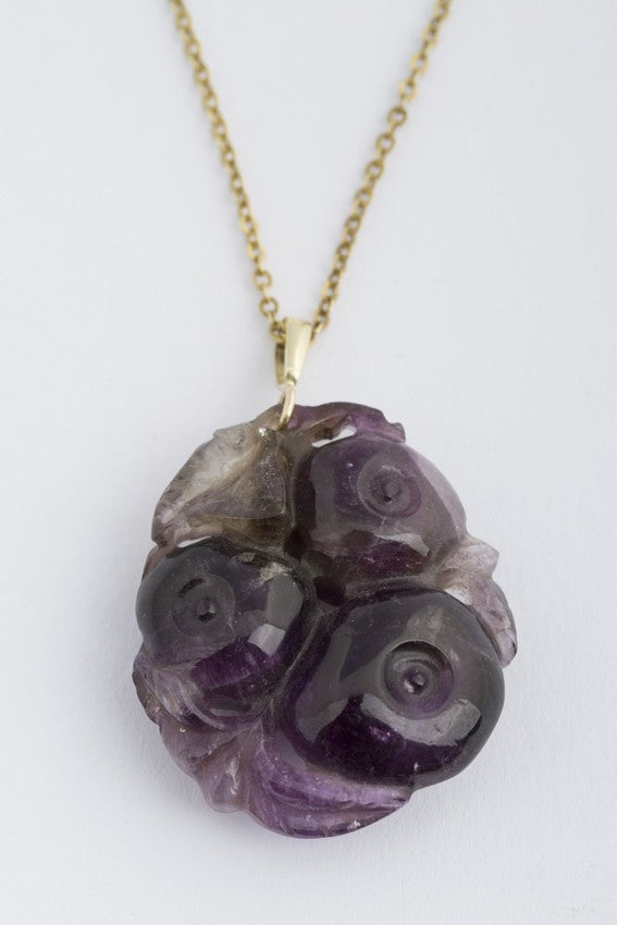 Amethist bloem hanger aan gouden collier