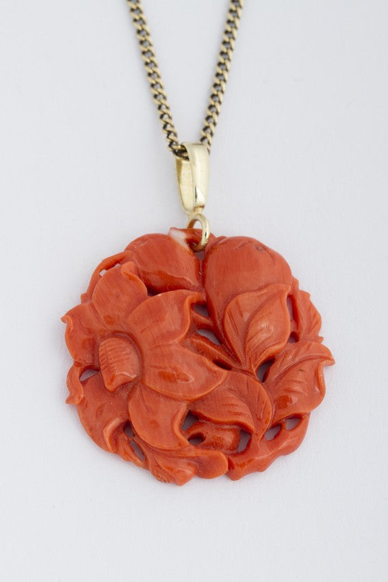 Gesneden bloedkoralen hanger