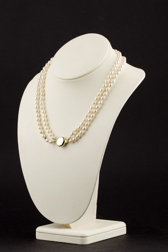 Freshwater pearl necklace with gold clasp