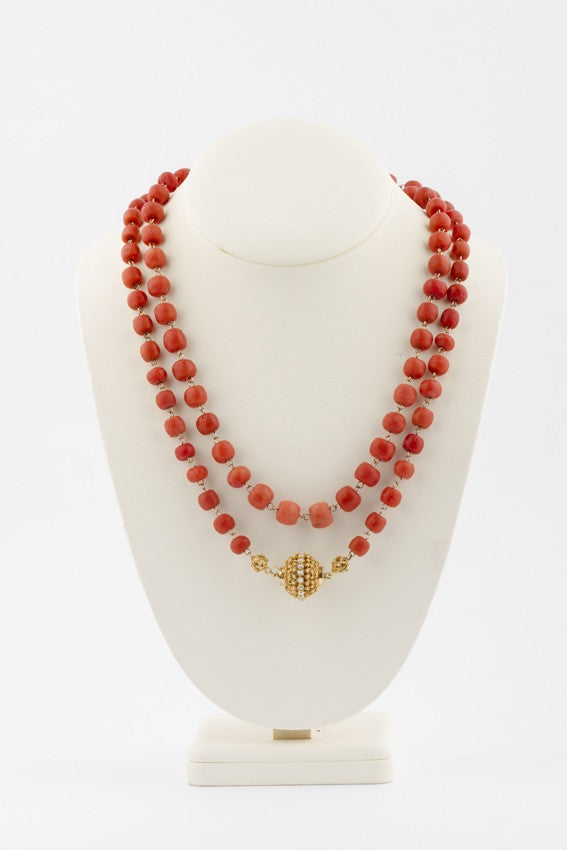 Antiek bloedkoralen collier op goud geregen