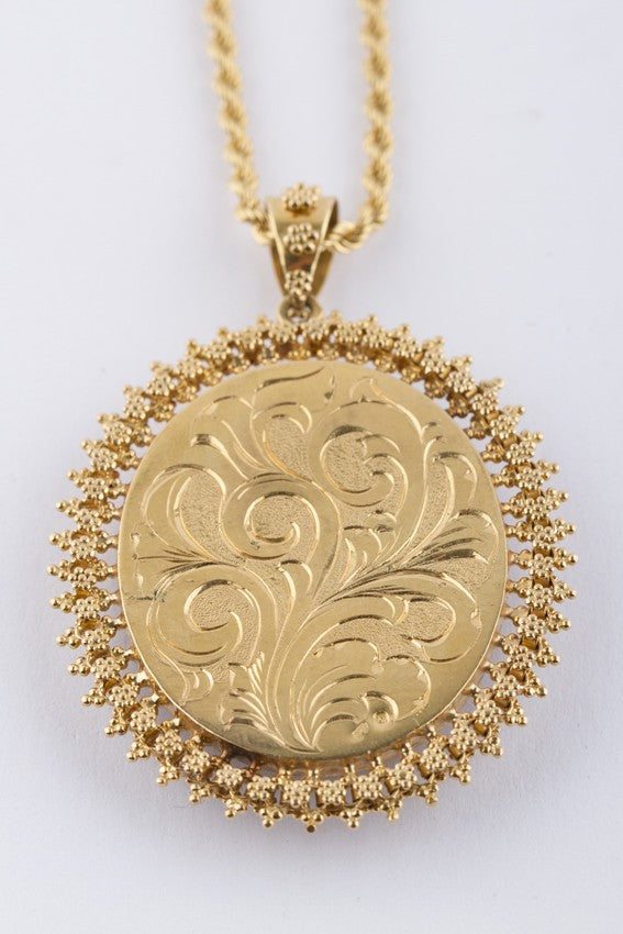 Gouden hanger met emaille peinture