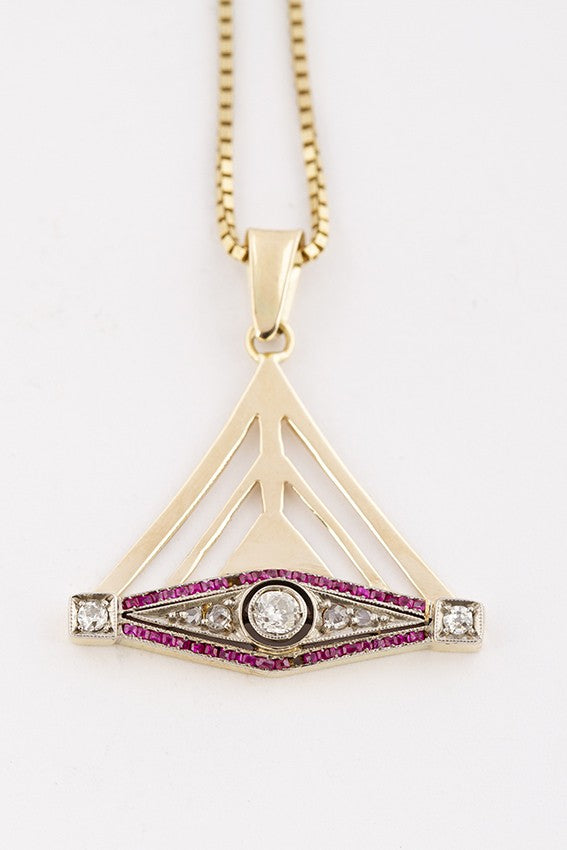 Gouden Art Deco hanger aan gouden collier