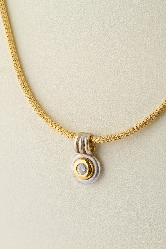 Wit/geel gouden hanger met een briljant