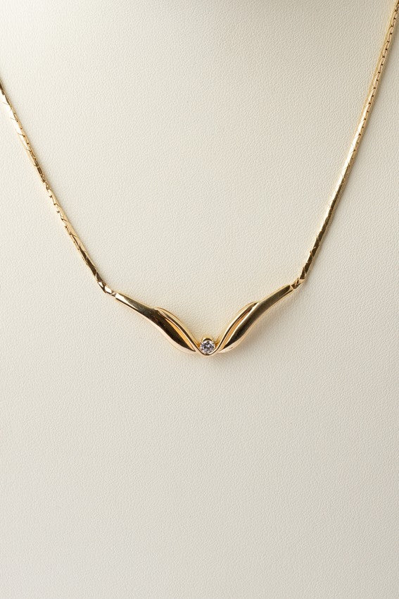 Gouden collier met in het middenstuk een briljant