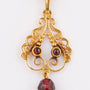 Gouden hanger met granaten aan gouden collier