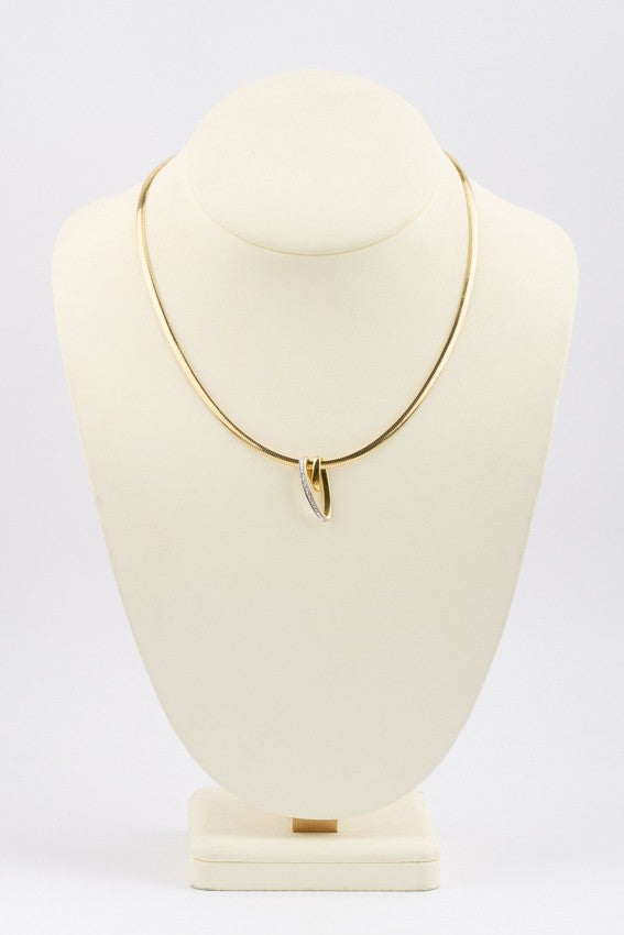 Gold design pendant with 5 diamonds