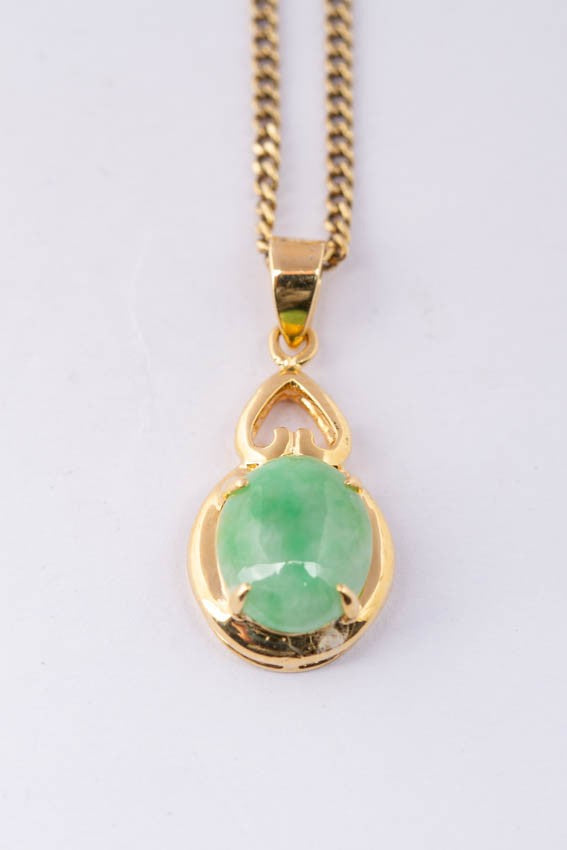 18 krt. gouden hanger met jade aan collier
