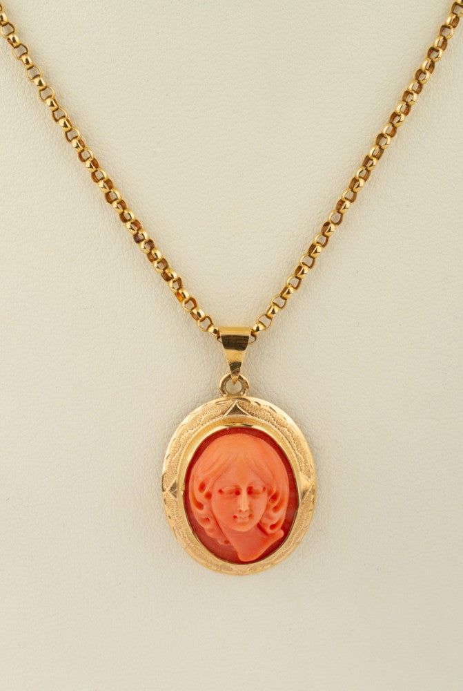 Uit bloedkoraal gesneden vrouw als hanger