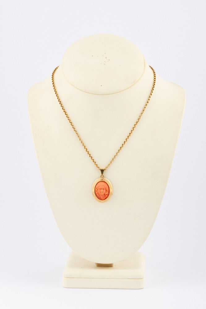 Uit bloedkoraal gesneden vrouw als hanger