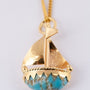 Gouden hanger zeilbootje met turkoois aan gouden collier