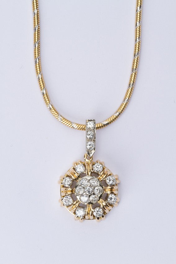 Gouden hanger met briljanten aan wit/geel gouden collier