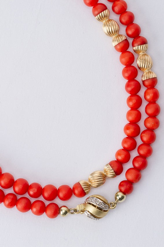 Bloedkoralen collier met gouden tussen schakels