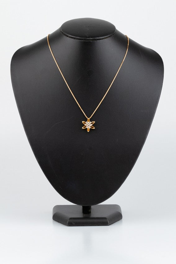 Gouden hanger met briljanten aan gouden collier