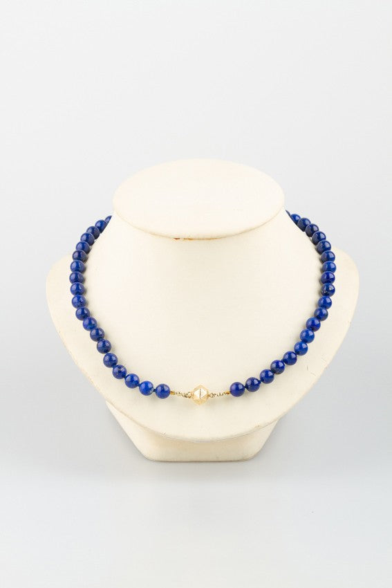 Lapis lazuli collier aan gouden sluiting