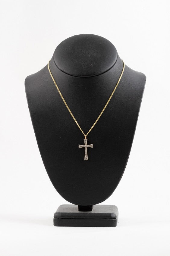 Antiek gouden kruis met oud slijpsel briljant aan gouden collier