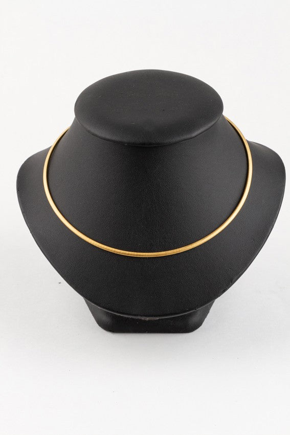 Gouden gematteerd omega collier