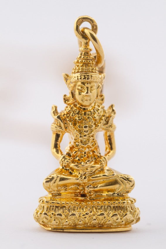 Gouden massieve boeddha hanger aan gouden collier