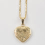 Gouden hart medaillon aan gouden collier