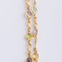 Gouden schakel collier met diverse edelstenen.