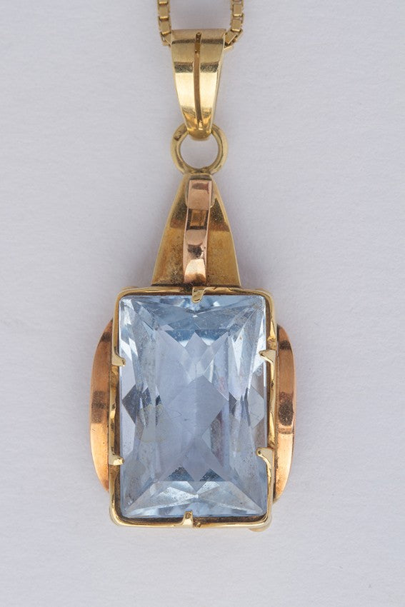 Gouden hanger met synth. spinel