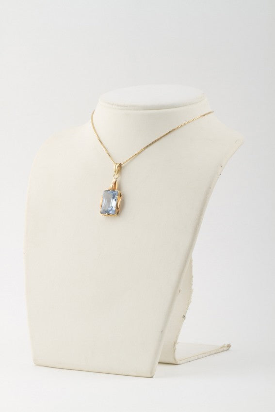 Gouden hanger met synth. spinel