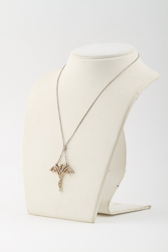 Antieke platina/goud Art Nouveau hanger aan collier met een diamant, briljanten en parels