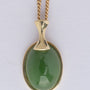 Gouden hanger met jade aan gouden collier