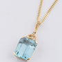 Gouden hanger met natuurlijke aquamarijn en parels aan gouden collier