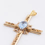 Oud gouden kruis met een synthetische spinel