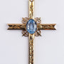 Oud gouden kruis met een synthetische spinel