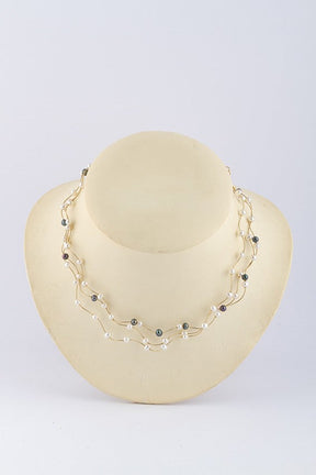 3-strengs collier met zoetwater parels aan gouden sluiting