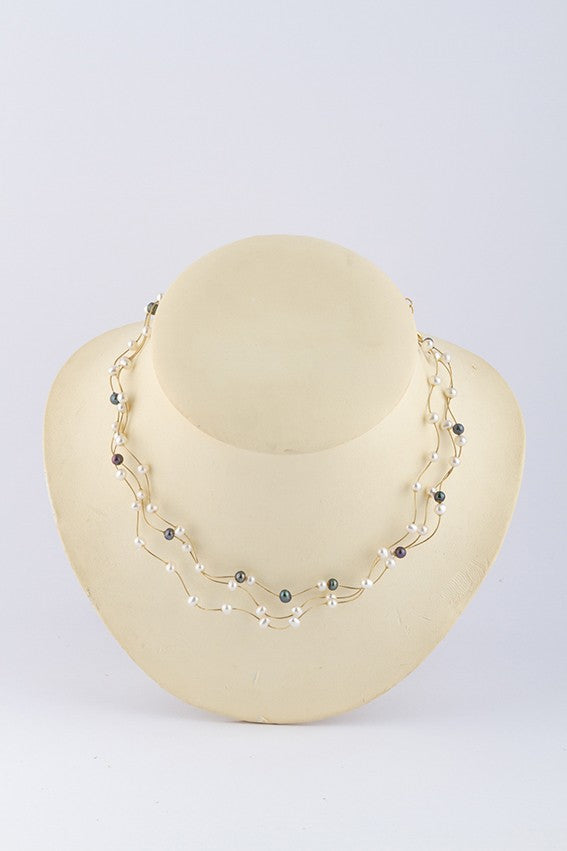 3-strengs collier met zoetwater parels aan gouden sluiting