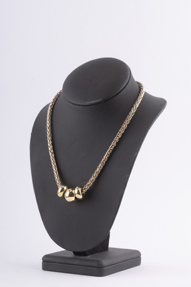Wit/geel gevlochten collier met 3 gouden ringen