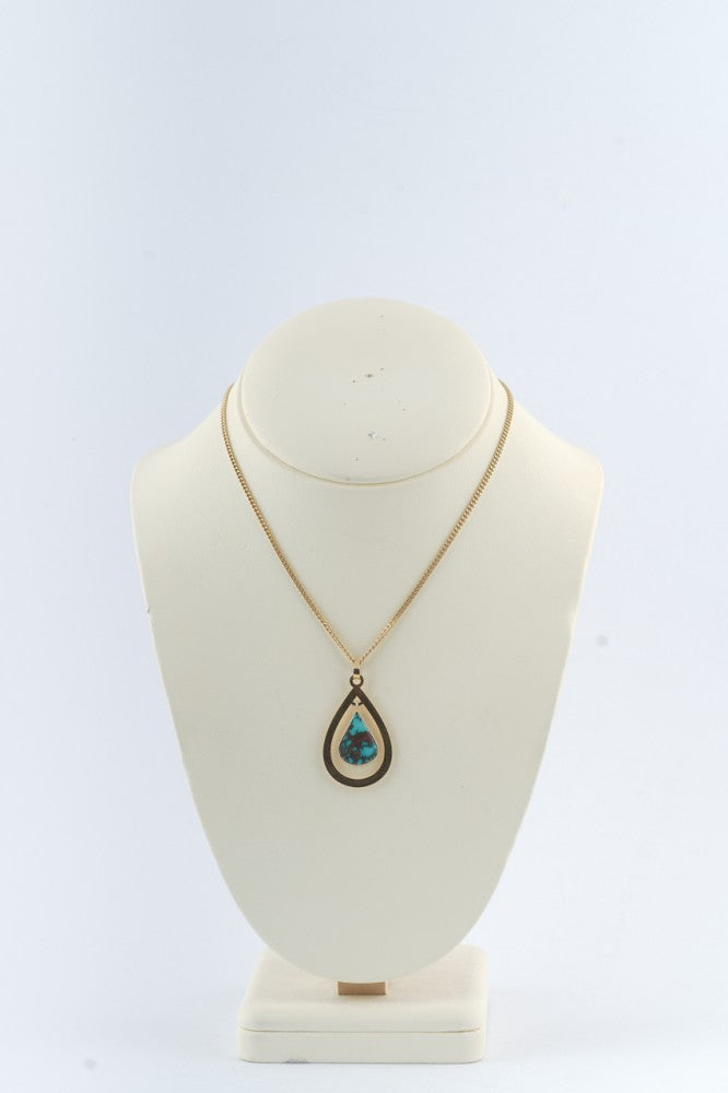 Gouden hanger met turkoois aan gouden collier