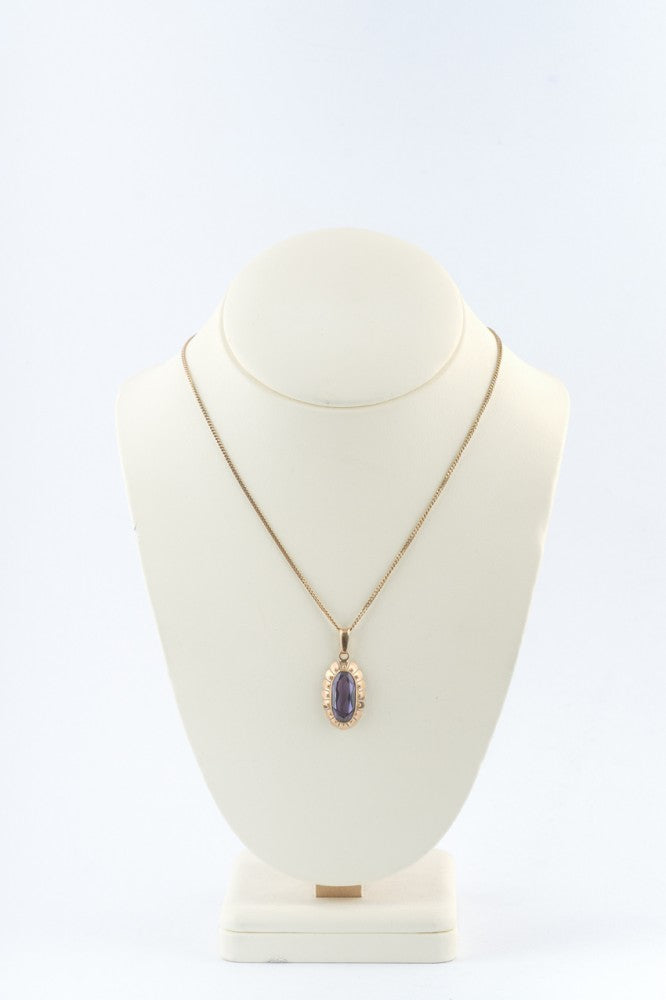 Gouden hanger met synth. korund aan gourmet collier