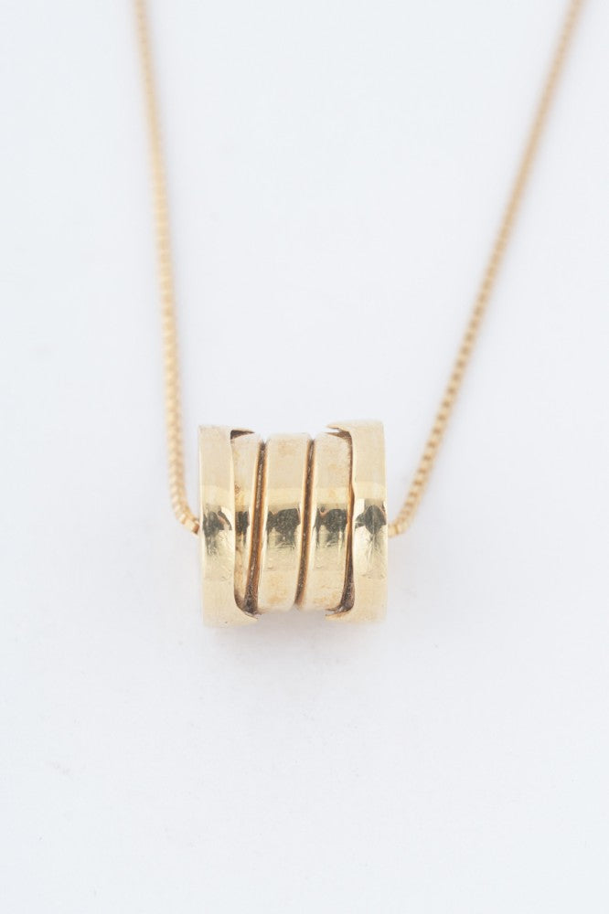 Gouden BVLGARI hanger aan gouden venetiaans collier